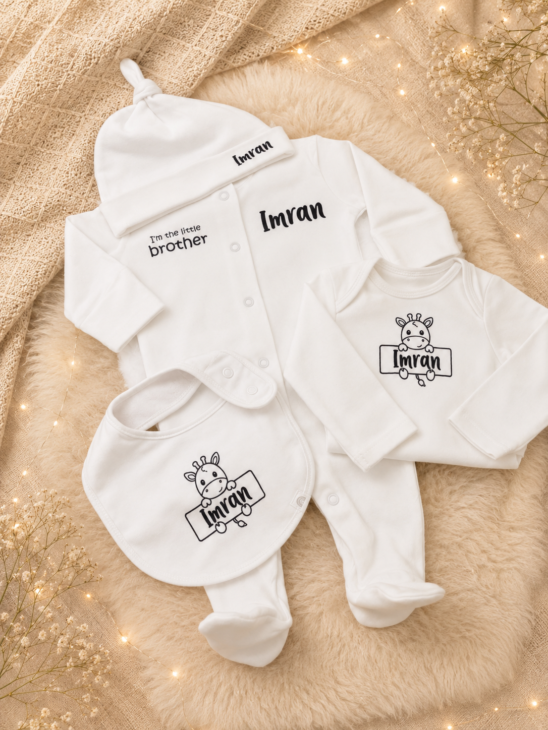 Das erste Outfit – personalisiert mit Babynamen